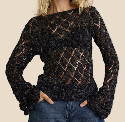 Vorderansicht des Damen Strickpullovers mit offenem Lochmuster und langen Ärmeln