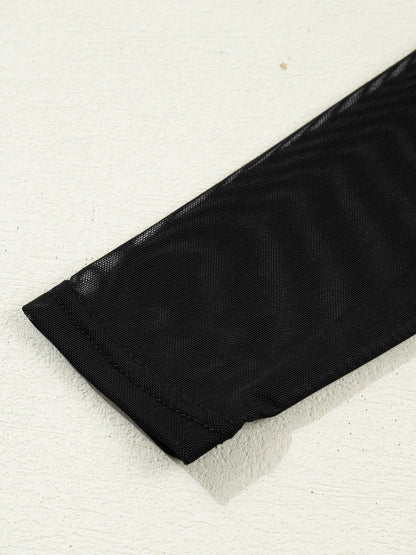 Ärmeldetail des Damen-Mesh-Tops mit langem transparentem Ärmel und schmalem Abschluss