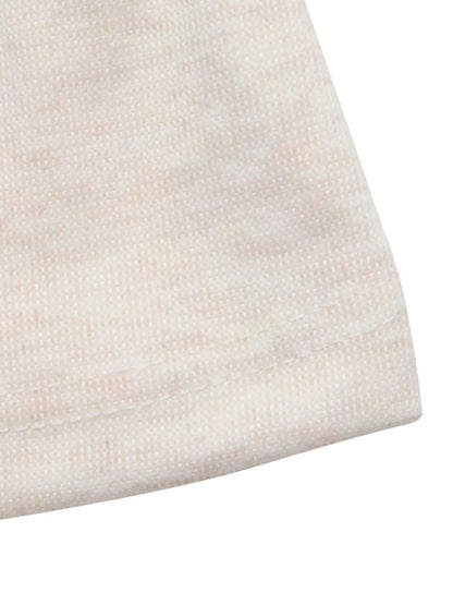 Stoffdetail des Off-Shoulder Langarmtops für Damen mit leicht elastischer Struktur