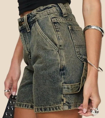 Khakifarbene High-Waist Denim-Shorts für Damen im Washed-Look mit großen aufgesetzten Seitentaschen