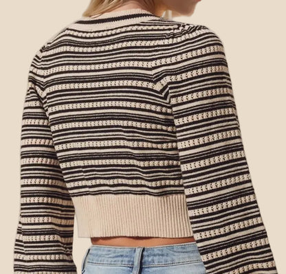 Cremefarbener Strickcardigan für Damen mit schwarzen Streifen, tiefem V-Ausschnitt und zwei auffälligen Schleifen an der Vorderseite