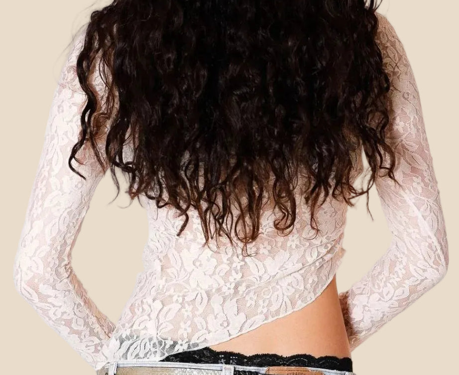 Weißes transparentes Spitzen-Langarmtop für Damen mit floralem Muster und asymmetrischem Saum