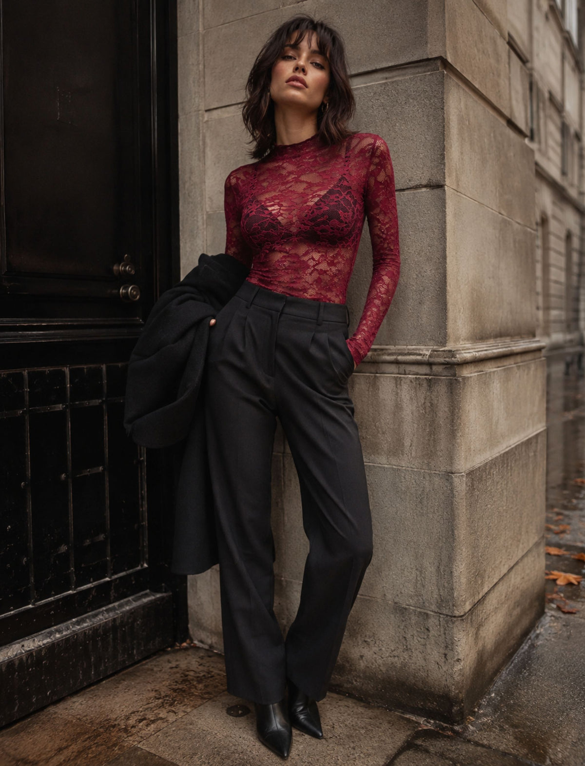 Figurbetontes Spitzen-Langarmtop für Damen mit floralem transparentem Muster und weiter Hose