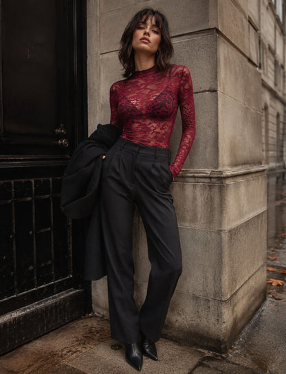 Figurbetontes Spitzen-Langarmtop für Damen mit floralem transparentem Muster und weiter Hose
