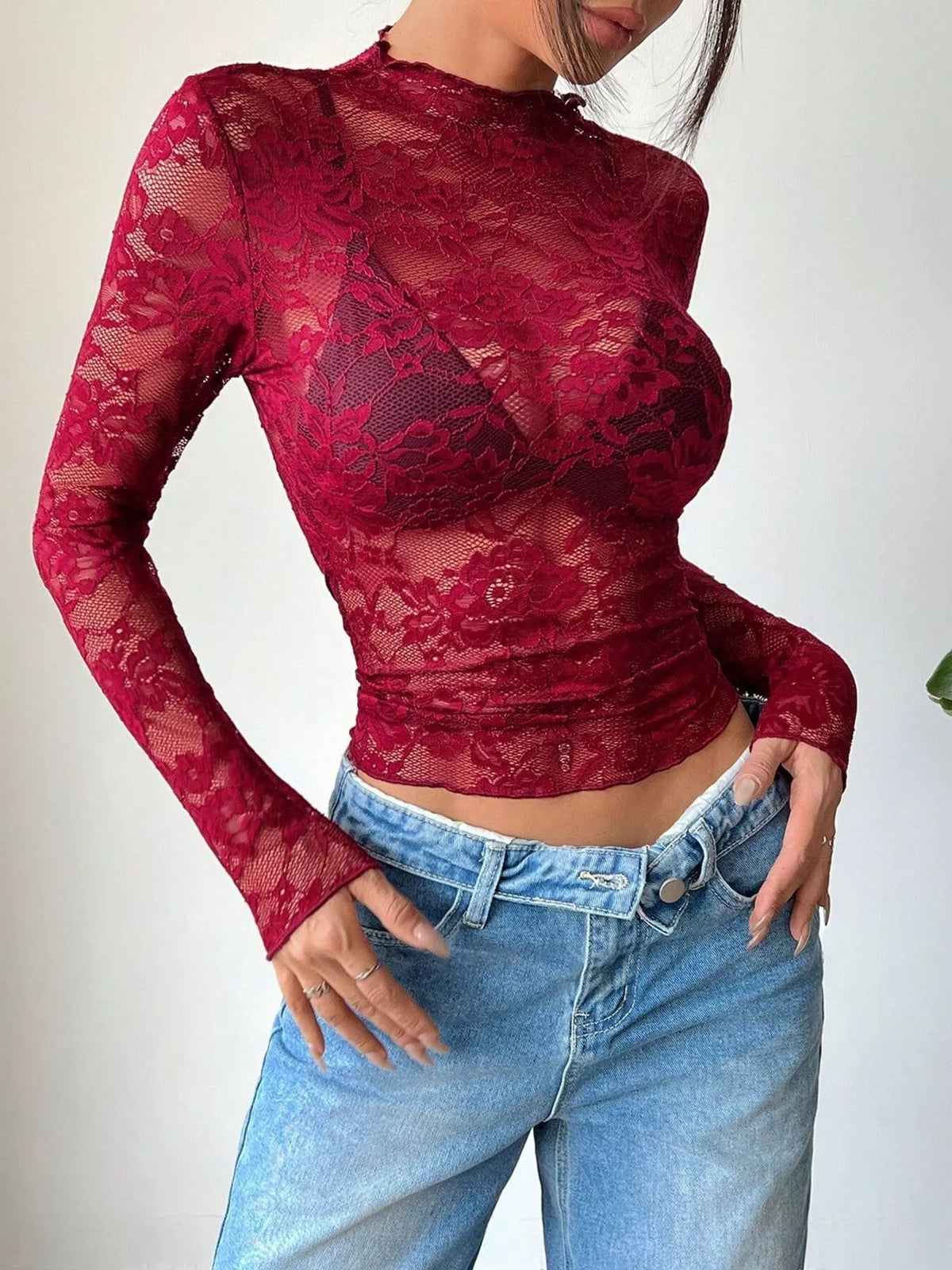Florales Langarmtop für Damen aus transparenter Spitze mit körpernahem Schnitt