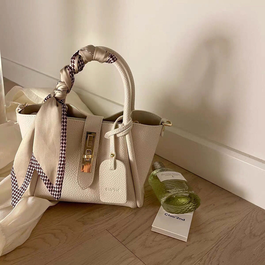 Elegante Mini Handtasche mit Tuchdetail